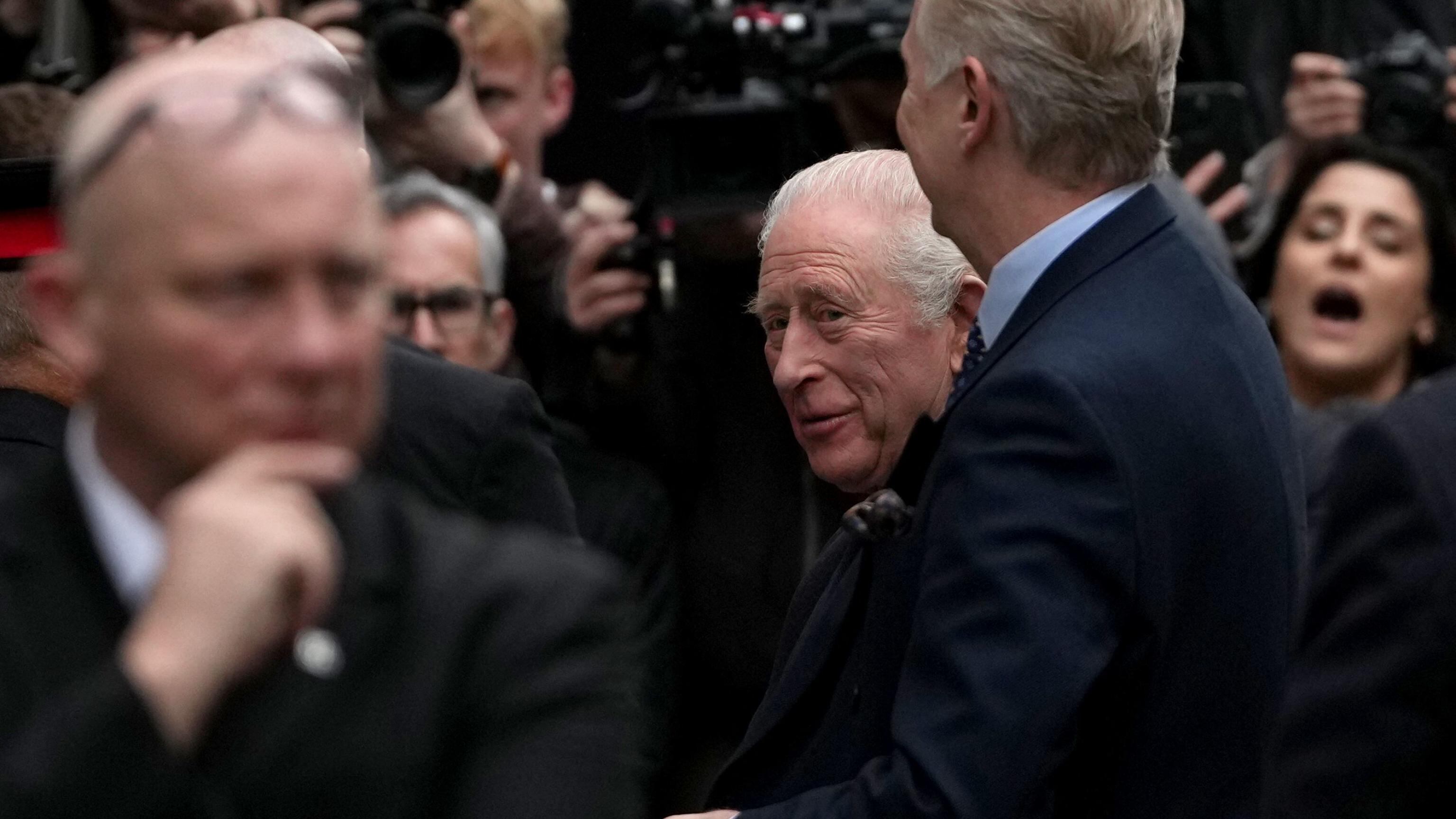 "Non trasmetteremo la cerimonia". Altro schiaffo a Re Carlo dopo lo scandalo di Andrea