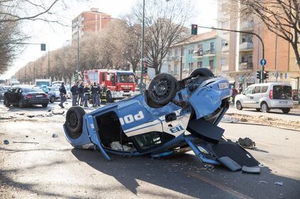 Incidente tra tre "primavera" della Juventus e auto polizia 6