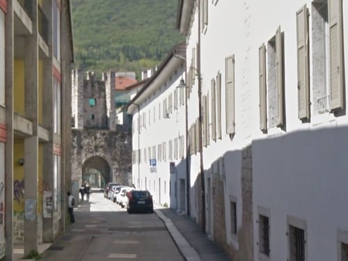 Trento, pakistano sequestra e violenta in casa 27enne italiana