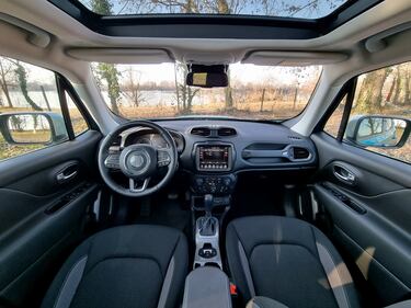 Jeep Renegade e-Hybrid, guarda le foto 10