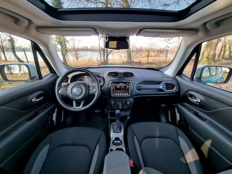 Jeep Renegade e-Hybrid, guarda le foto 10