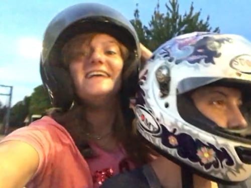 Il video mentre scherzano sullo scooter, poi lo schianto mortale