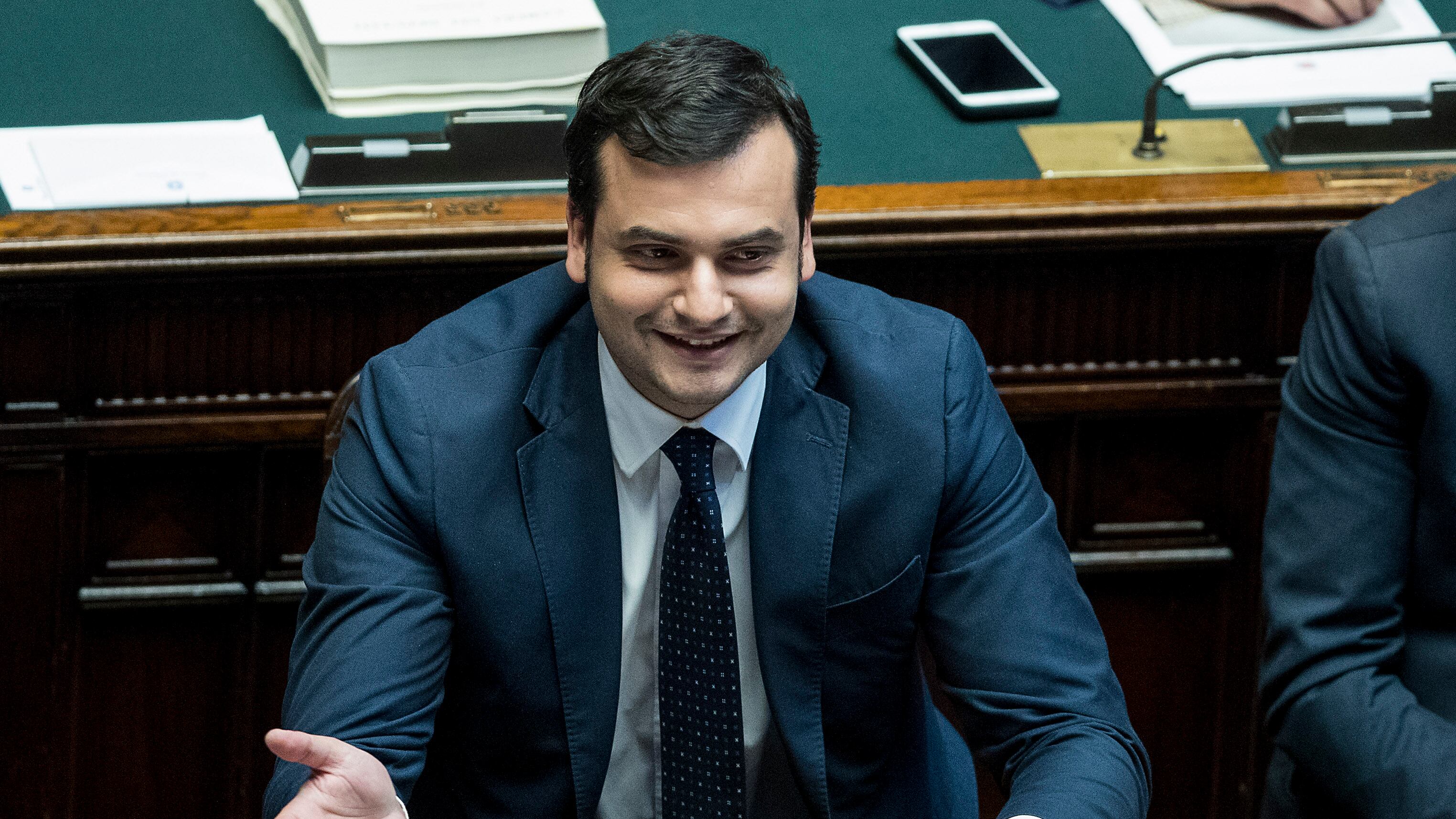 Covid, il grillino fa la predica alla Lega. Ma sui vaccini...