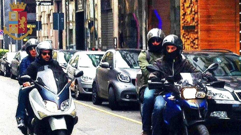 Milano, raffica di multe per chi usa il cellulare alla guida