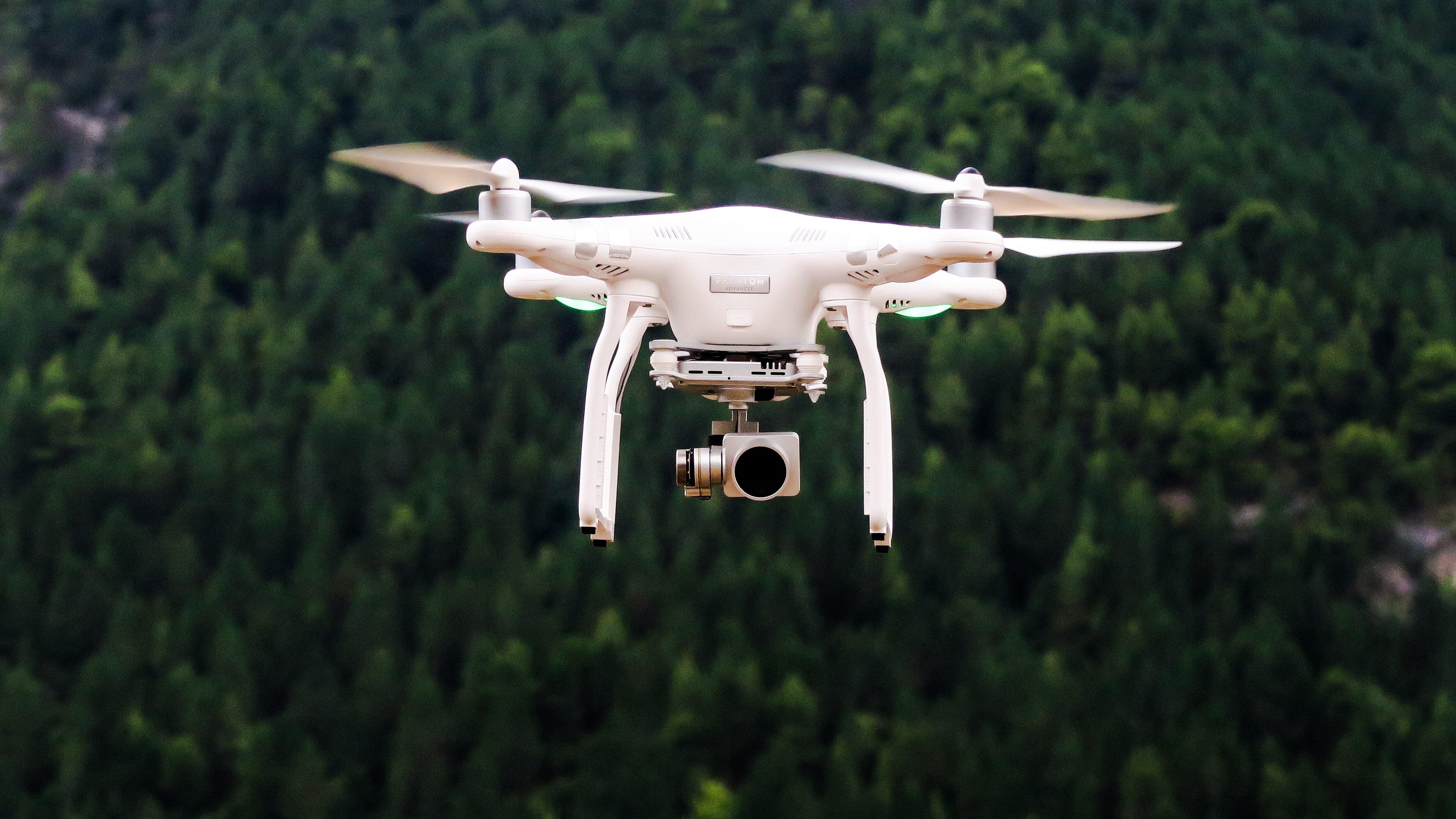 Appicca un rogo a 10 anni. Incastrato da un drone