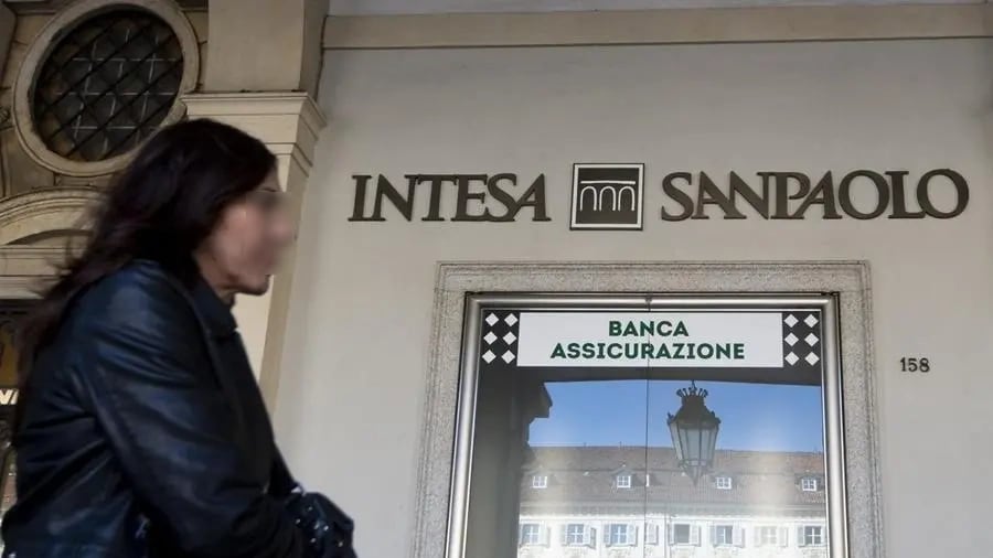 Intesa Sanpaolo in tilt su app e home banking: impossibile accedere ai conti