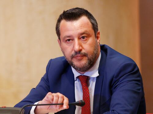Salvini: "FdI supera la Lega? Un problema quando sbarcheranno gli alieni"