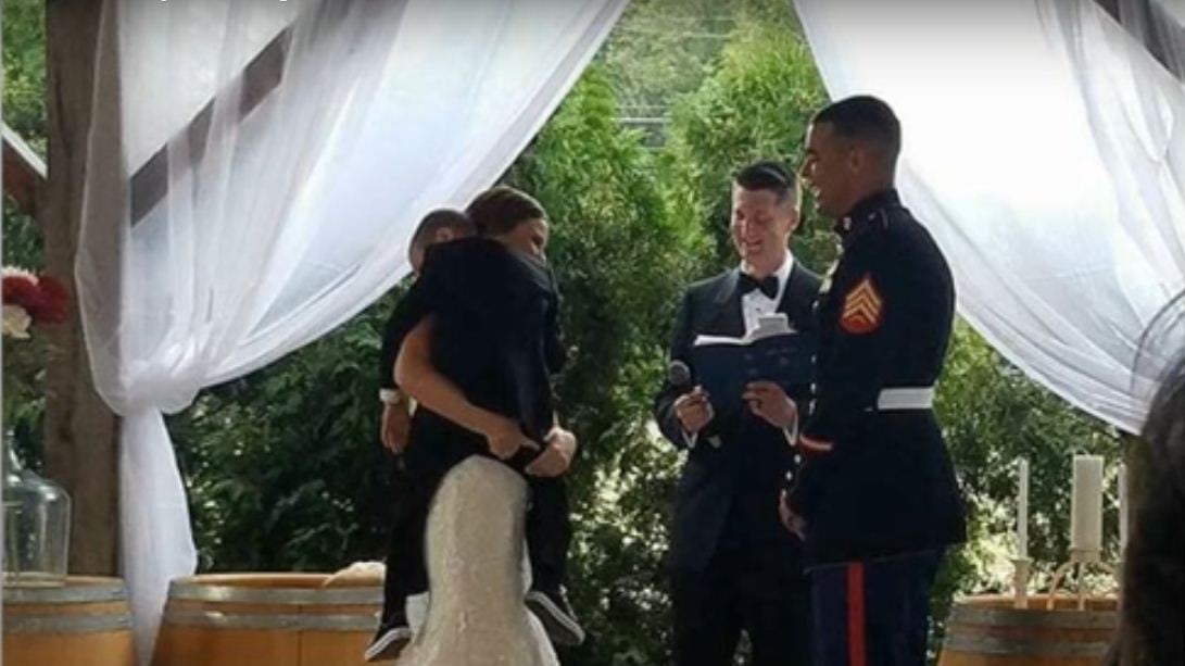 Usa, la sposa al figlio adottivo: "Non ti ho regalato la vita, ma la vita mi ha regalato te"