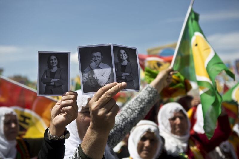 L'Hdp filo-curdo in piazza per il "no" a Batman 5