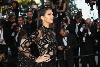 Kendall Jenner sfila sul red carpet di Cannes 9