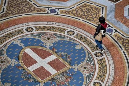 Coronavirus, a Milano la Galleria Vittorio Emanuele è deserta 7