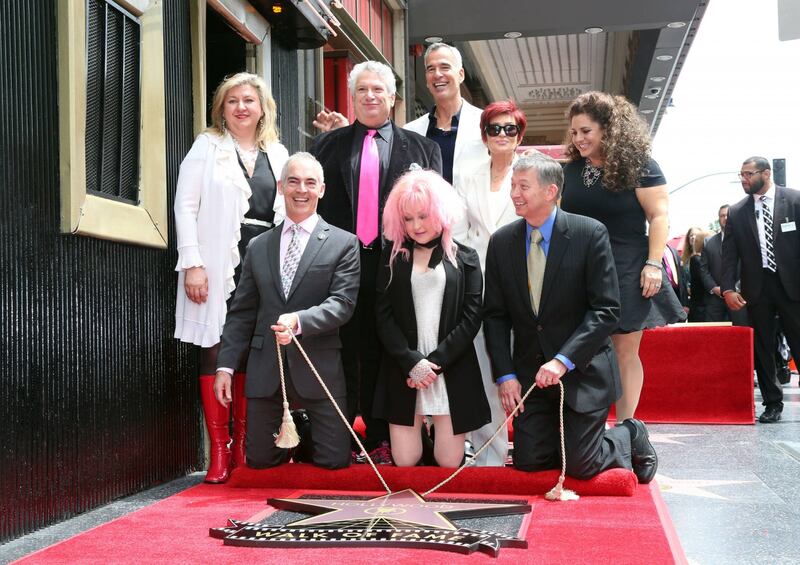 Cyndi lauper premiata con una stella sulla Walk of Fame 5