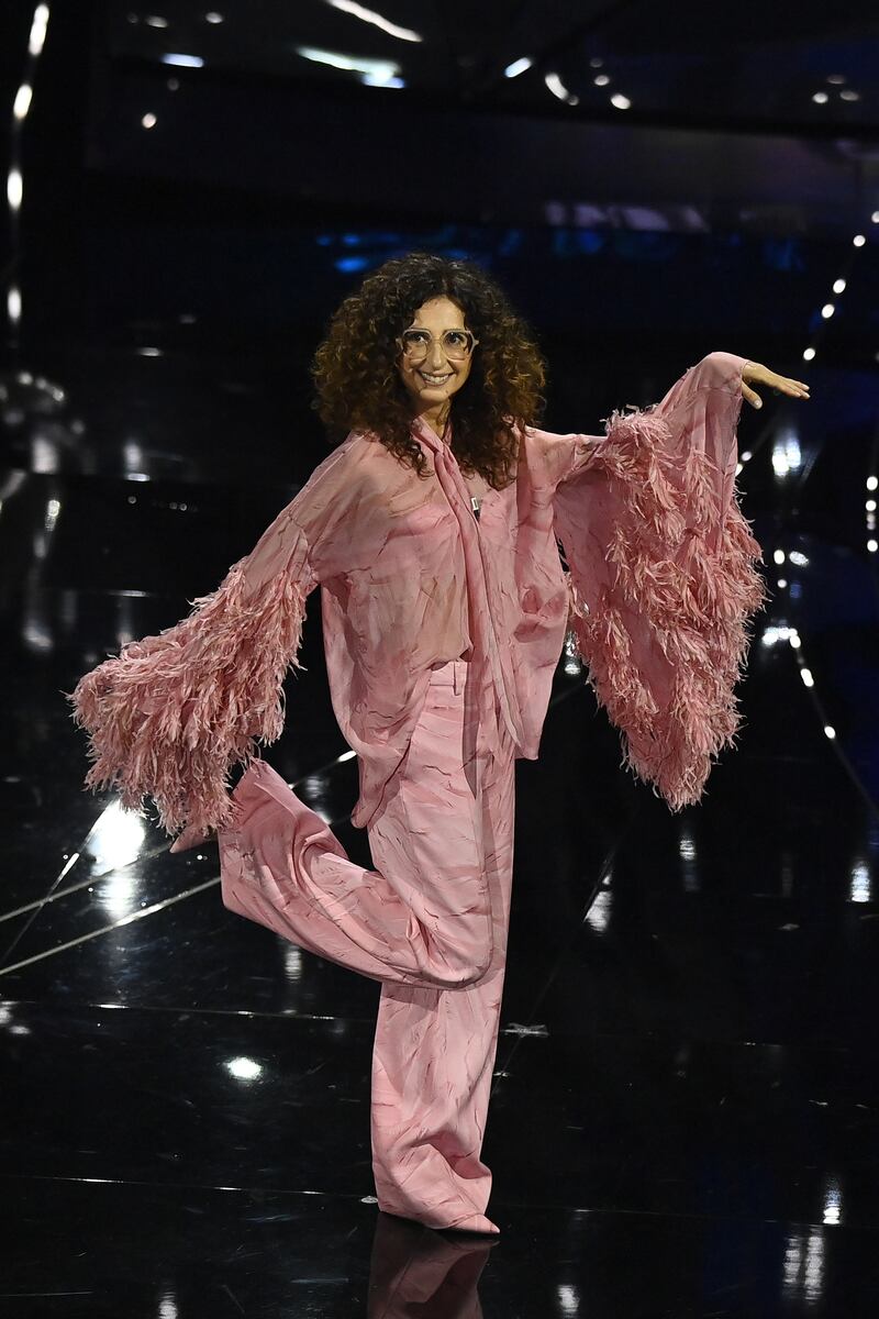 Sanremo 2024: ecco il look della terza serata del Festival di conduttore, co-conduttrice e ospiti 8