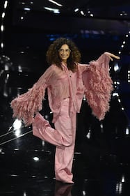 Sanremo 2024: ecco il look della terza serata del Festival di conduttore, co-conduttrice e ospiti 8