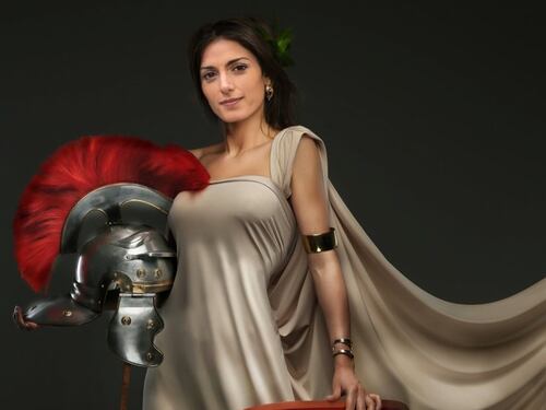 "Cafonata!". L'endorsement di Grillo alla Raggi finisce in farsa