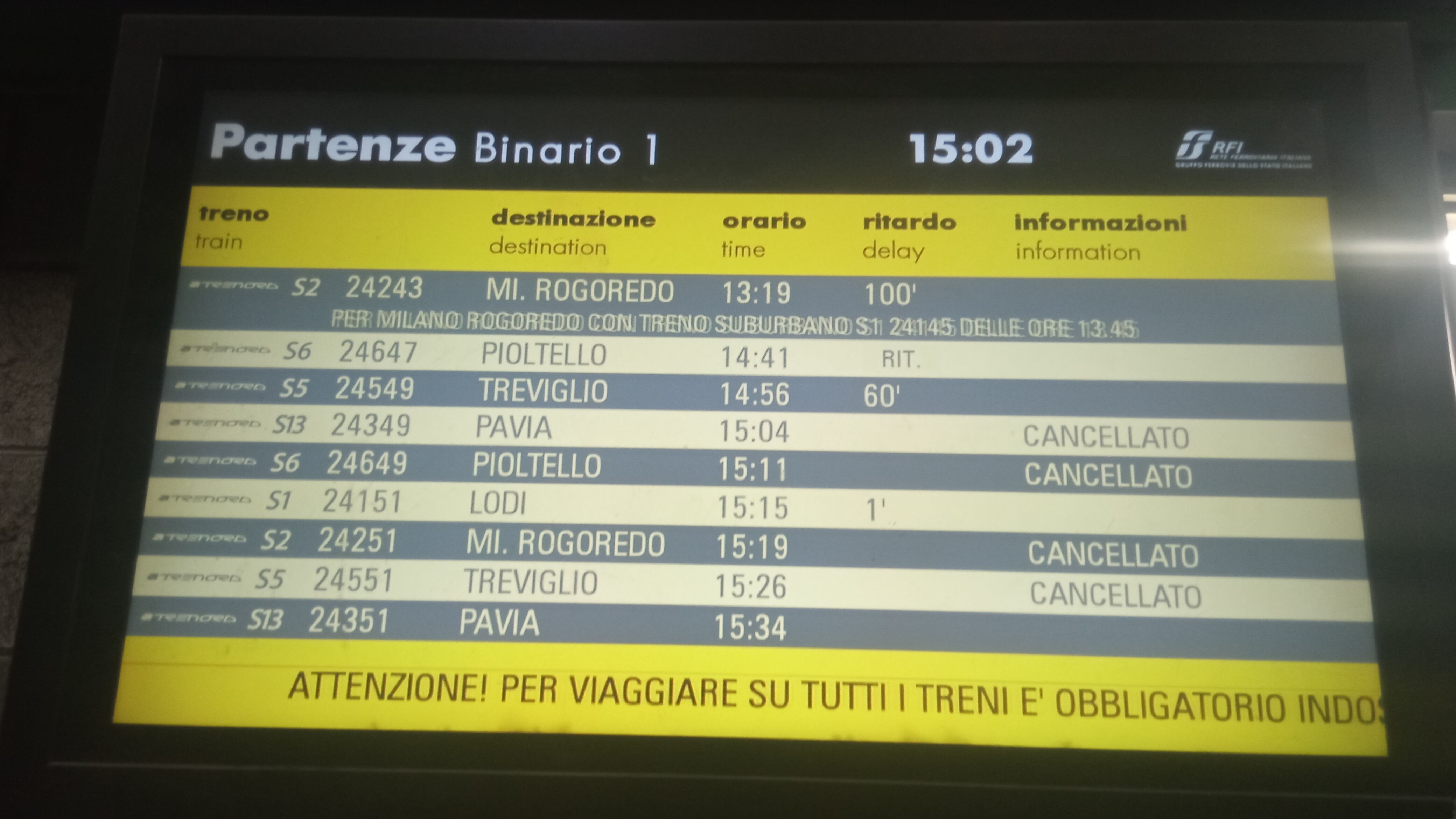 "Gli impianti col caldo si bloccano". E Trenord cancella i treni: disagi da record