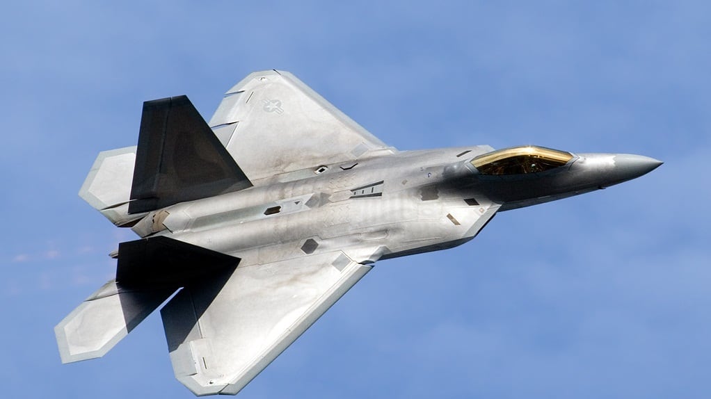 Gli Usa riducono i raid in Siria, in pattugliamento solo gli F-22