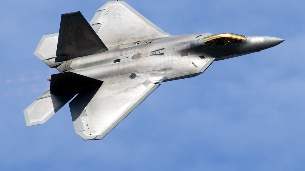 Gli Usa riducono i raid in Siria, in pattugliamento solo gli F-22