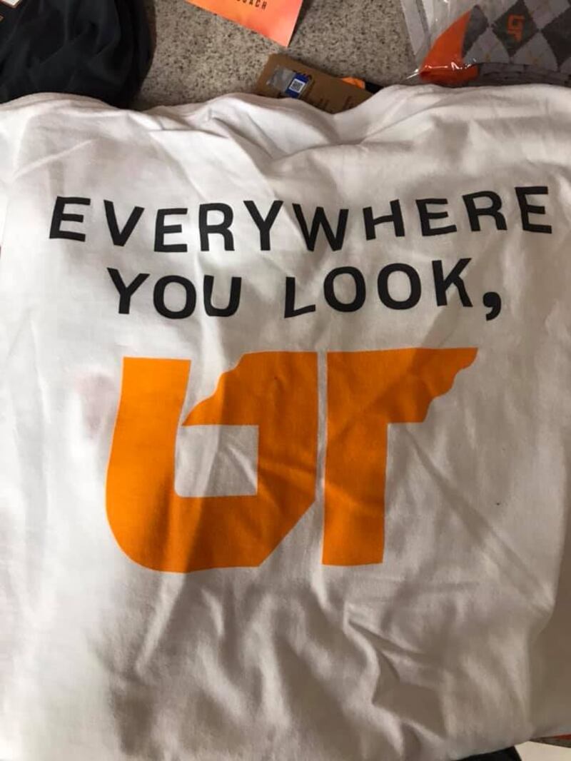 Usa, il disegno fatto a mano del piccolo fan è il logo ufficiale dell'Università del Tennessee 1