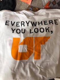 Usa, il disegno fatto a mano del piccolo fan è il logo ufficiale dell'Università del Tennessee 1