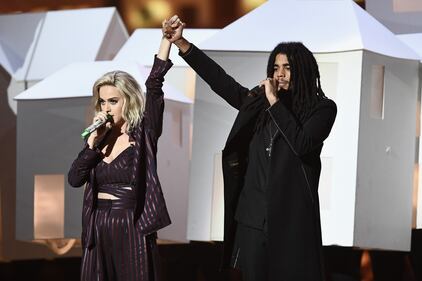 Katy Perry: denti sporchi sul red carpet 4