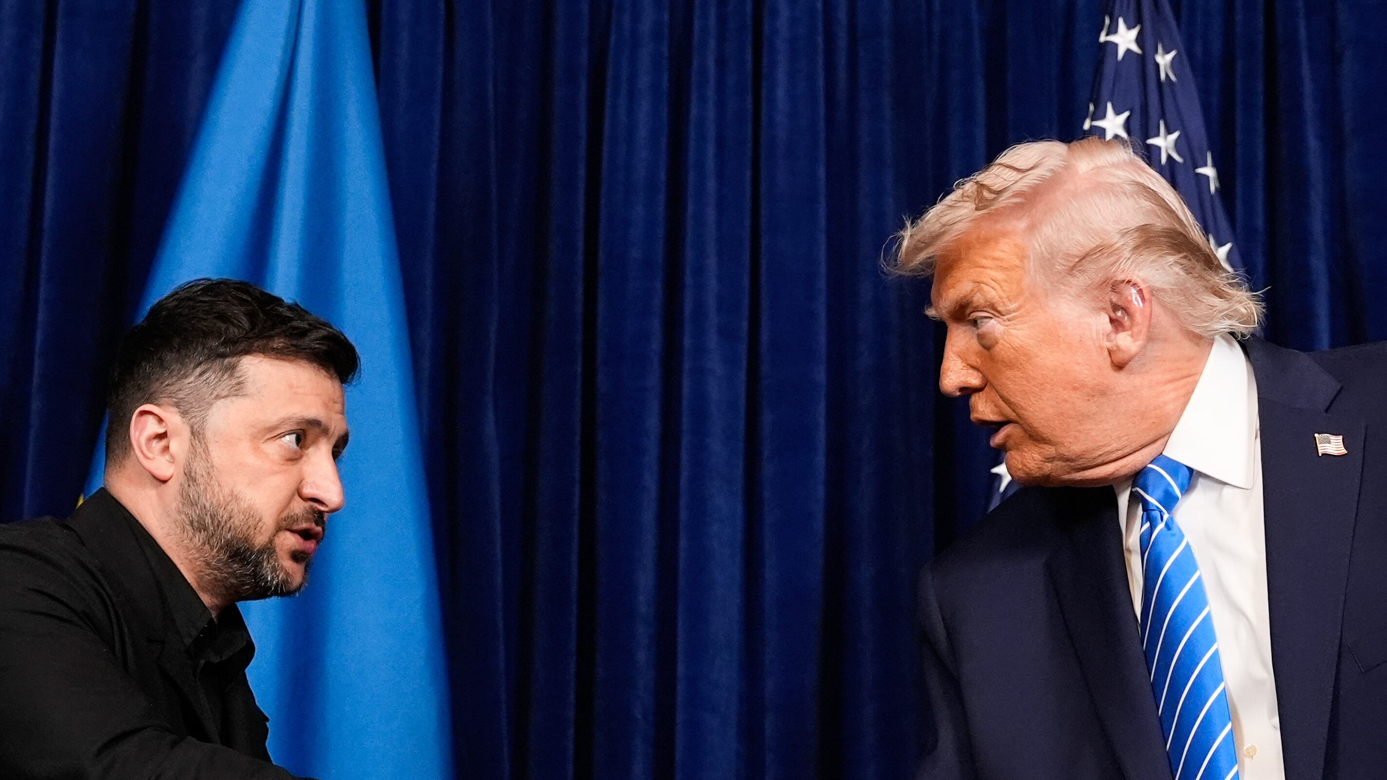 Spiragli di pace tra Washington, Kiev e Mosca dopo Mar-a-Lago. Macron convoca i volenterosi