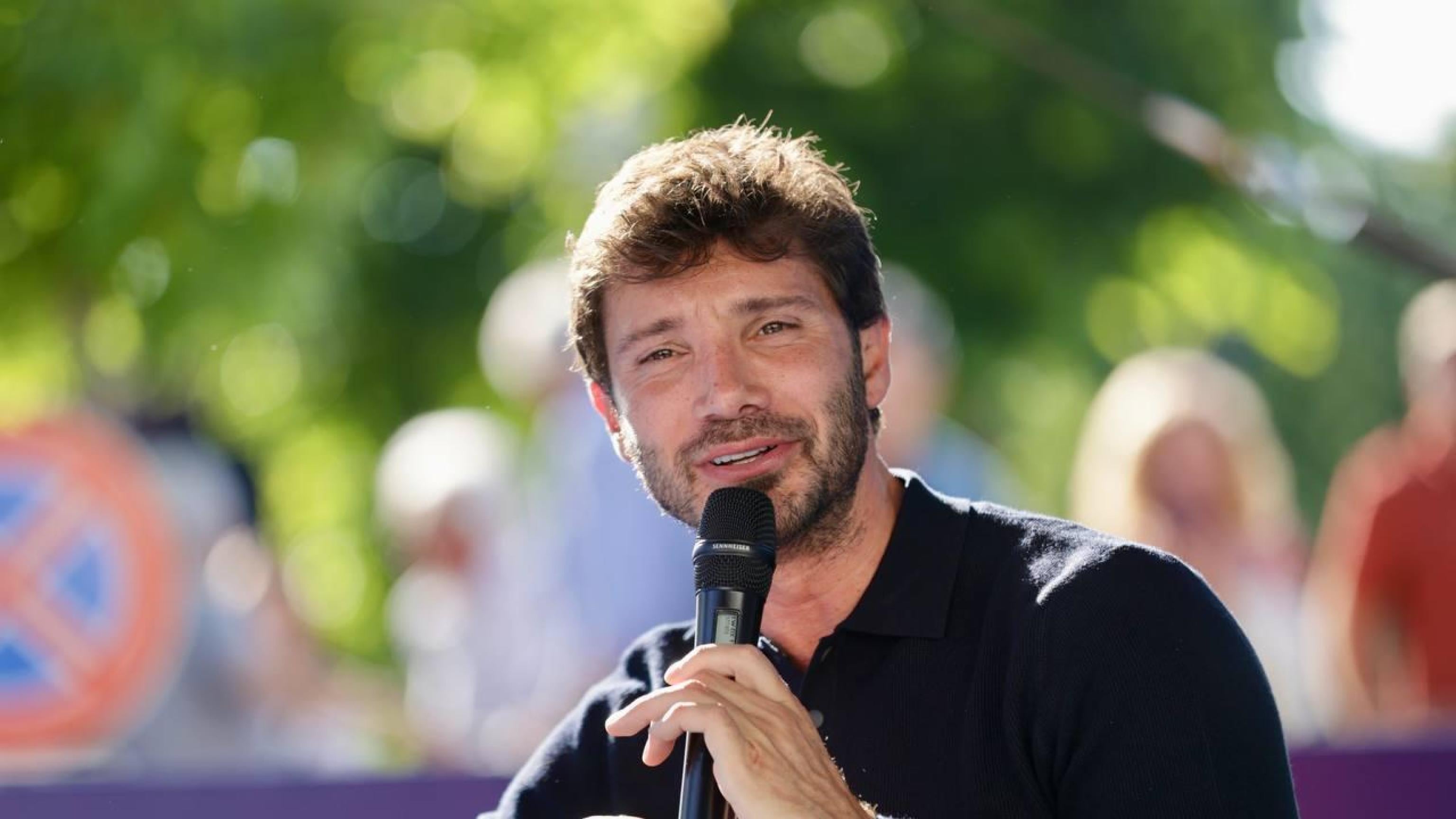 Video hot rubati a De Martino. Si indaga per revenge porn