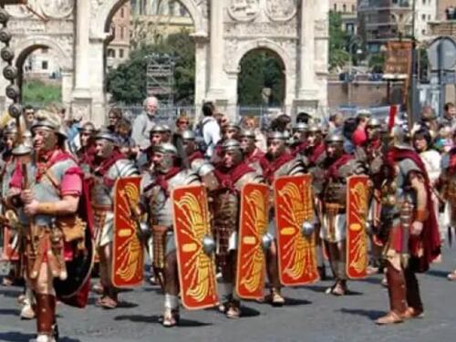 La Raggi mette a rischio la Festa del Natale di Roma?