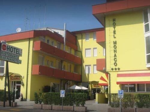 Più di 100 migranti contagiati: ora un hotel terrorizza Verona