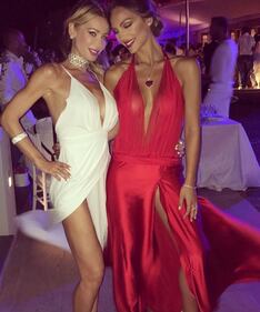 Sarah Nile hot, bikini e paella 15