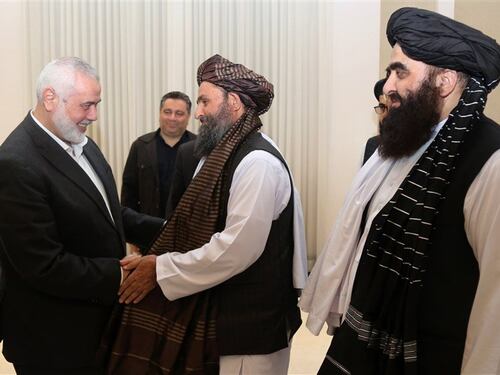 Hamas e i leader talebani: in una foto l'asse del male