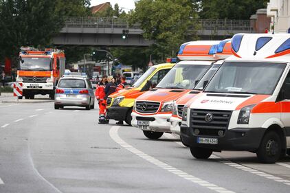Amburgo, uomo accoltella i clienti di un supermercato 5