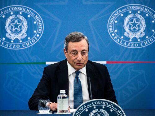 "Cresceremo di più in Ue ma nuvole all'orizzonte": l'ultima profezia di Draghi