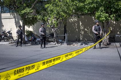 Indonesia, attacco alla polizia 10