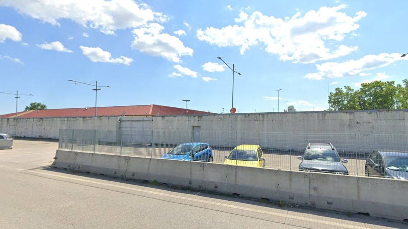Tensioni a Gorizia, migranti sul tetto del Cpr: quattro sono in fuga
