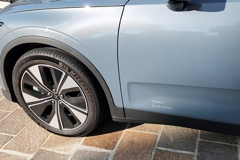 Polestar 2 (MY24): guarda tutte le foto 2