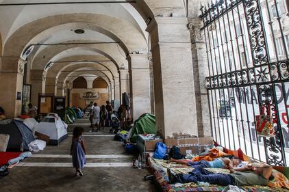 Roma, le tende tra i monumenti  1