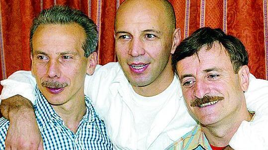 «Io, Giovanni e Giacomo vi raccontiamo quest'Italia surreale»