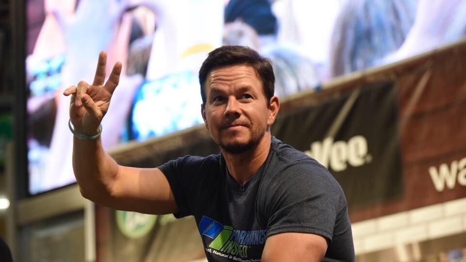 Mark Wahlberg pubblica la sua assurda giornata su Instagram