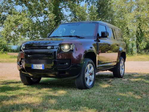 Land Rover Defender 130: guarda la gallery