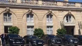 Francia, sotto accusa le auto blu con aria condizionata accesa senza ministri