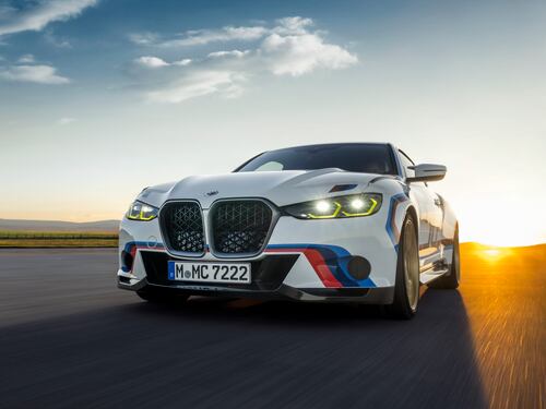 Nuova Bmw 3.0 CSL, edizione limitata. Ecco le immagini