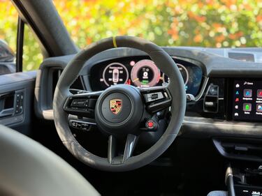 Porsche Cayenne Coupè GT: il video in pillole del super SUV ibrido da 740 CV 17