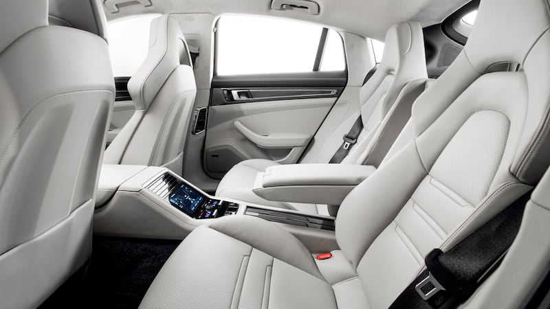 Le immagini della nuova Porsche Panamera 9