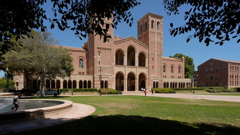 “Discriminati studenti bianchi e asiatici”. L’università della California di nuovo nel mirino di Trump