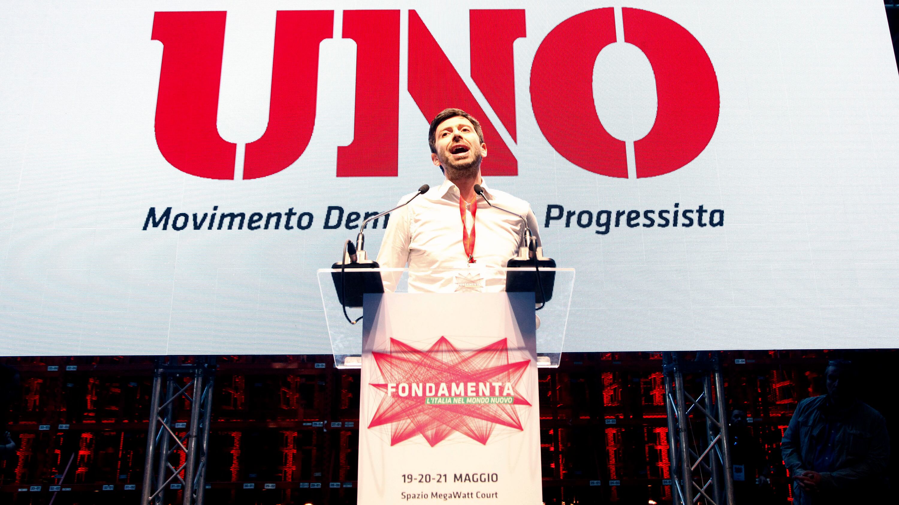 Speranza, il ministro dell'1% che vuole rinchiuderci in casa