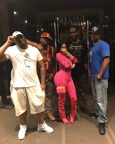 Nicki Minaj, seno in mostra per i 4 milioni di dischi 17