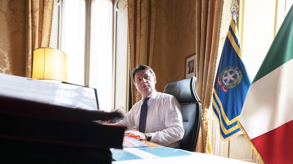 Conte si piega al Pd e i grillini esplodono