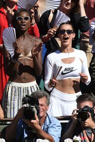 Bella Hadid sexy: la maglia mostra tutto 10