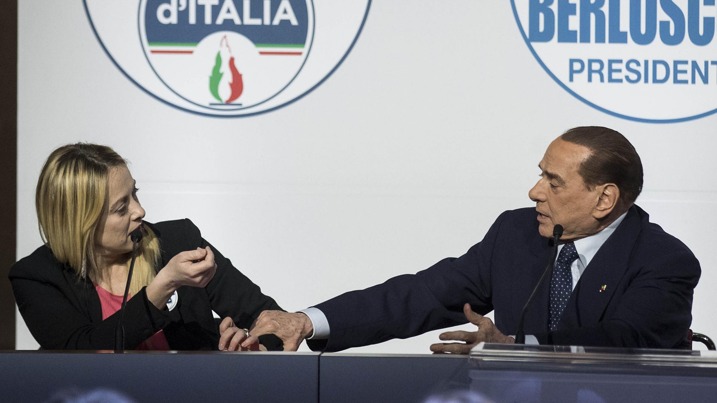 Berlusconi alla Meloni: "Firmerò per l'elezione diretta del Capo dello Stato"